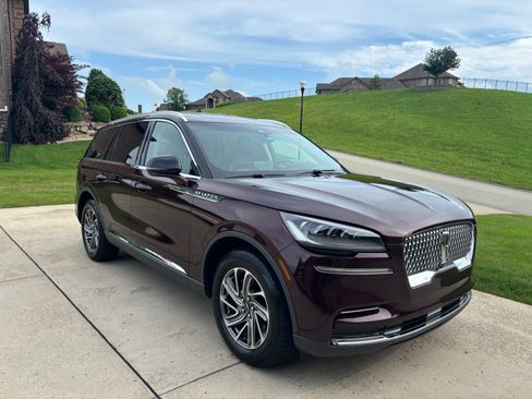 Used 2021 Lincoln Aviator AWD w/ Elements Package image 2