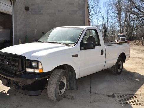 Used 2004 Ford F250 XL image 4
