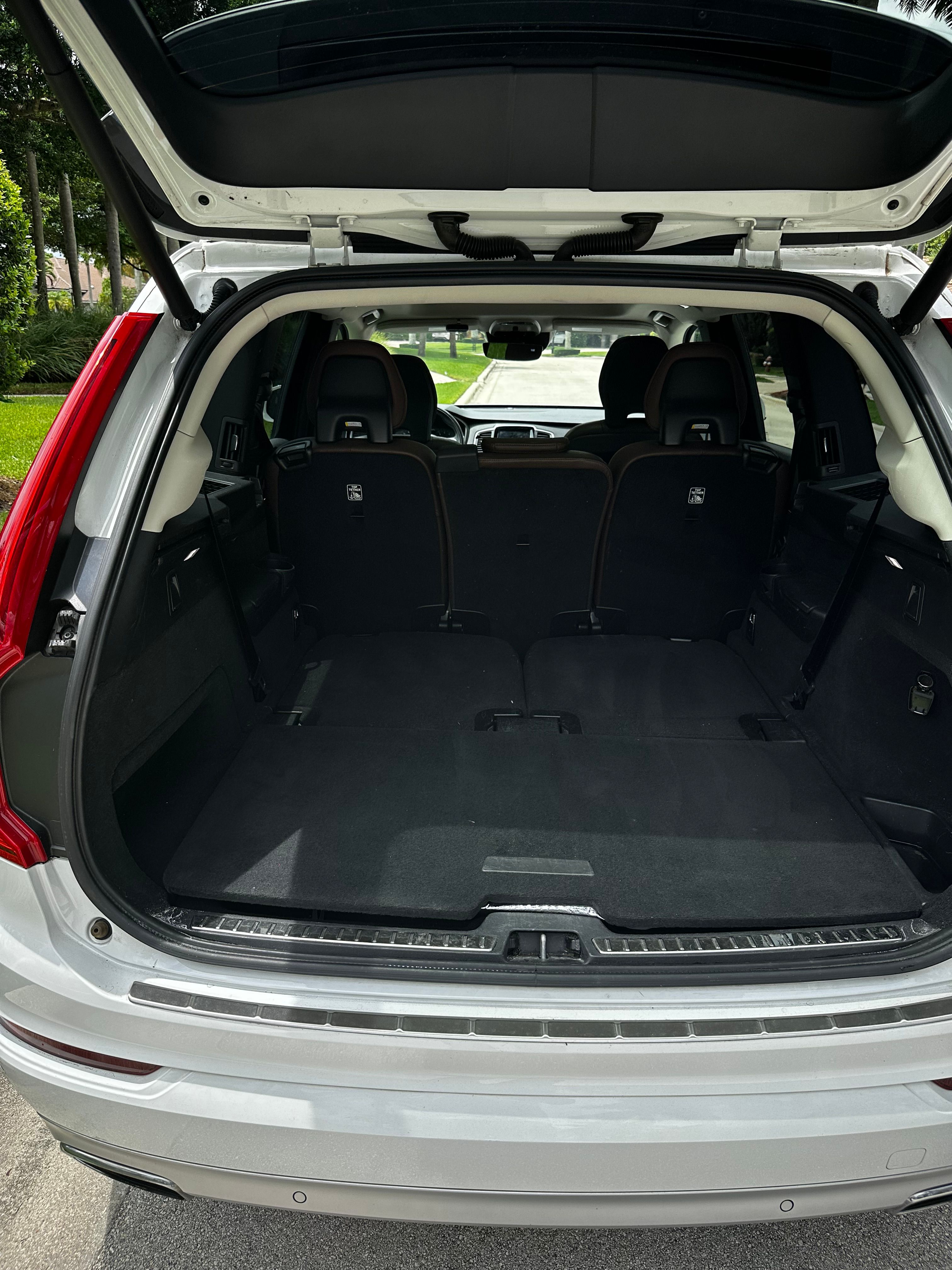 Used 2019 Volvo XC90 T6 Momentum w/ Protection Package Premier AWD/4WD image 11