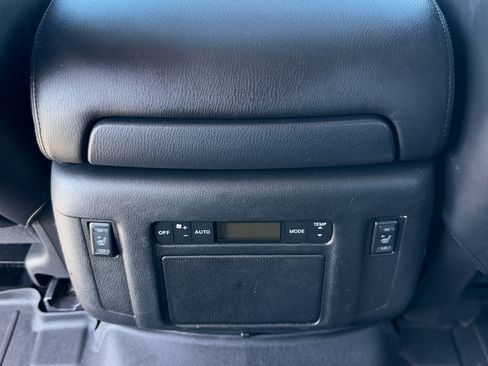 Used 2012 INFINITI QX56 4WD w/ Deluxe Touring Pkg image 19
