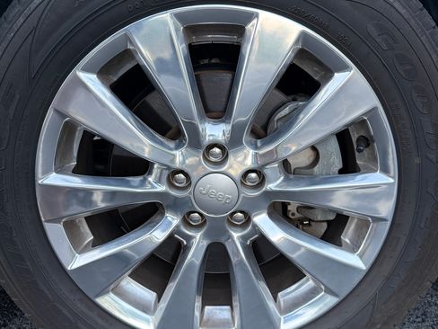 Used 2018 Jeep Cherokee Overland w/ Technology Group AWD/4WD image 26