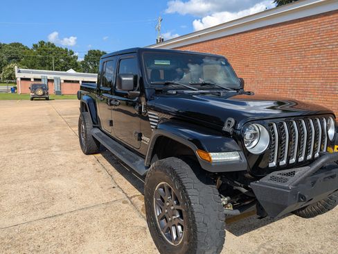 Used 2020 Jeep Gladiator Overland AWD/4WD image 8