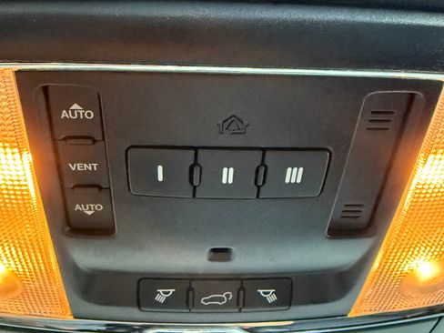 Used 2018 Jeep Grand Cherokee Limited image 18