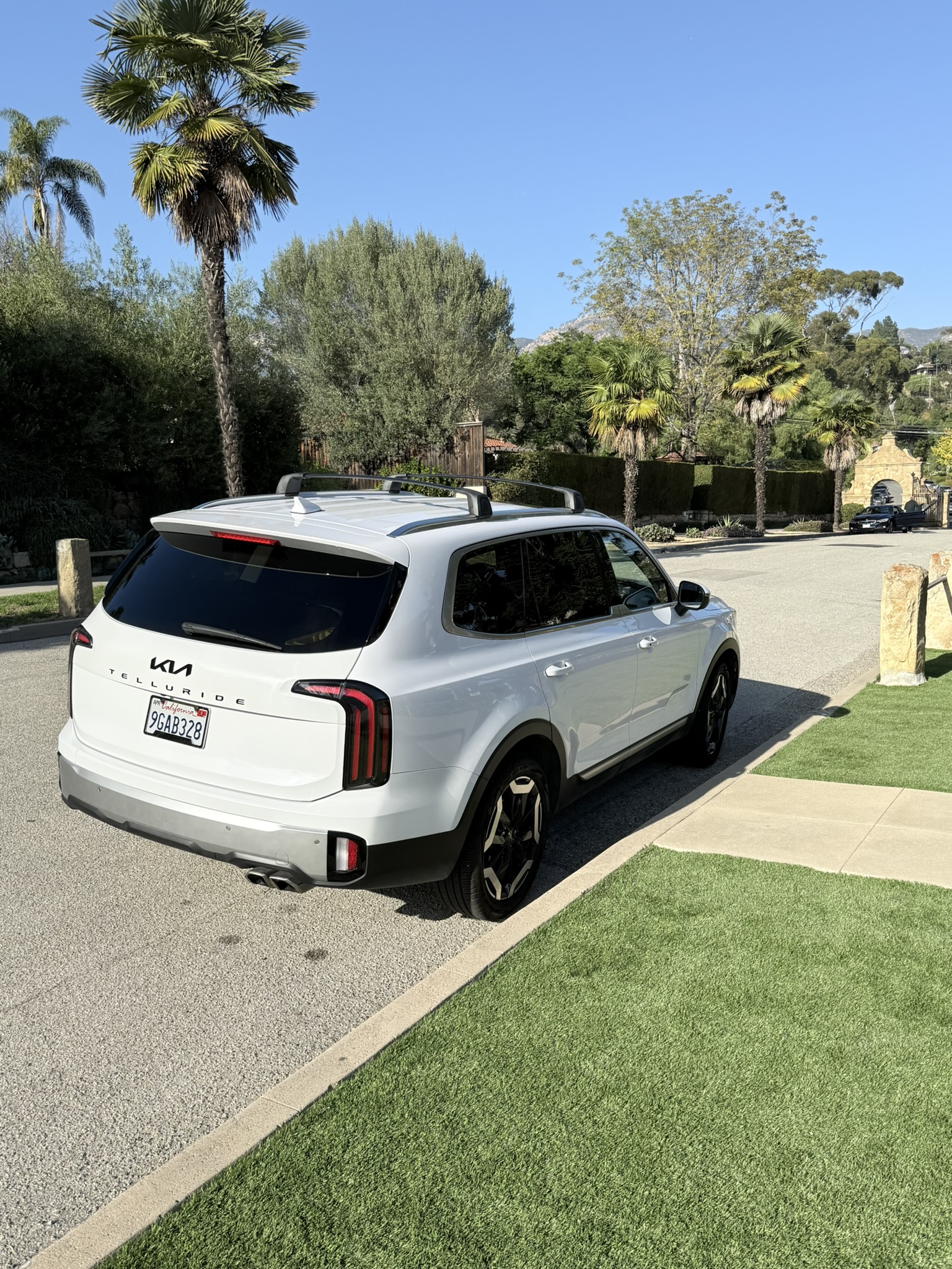 Used 2023 Kia Telluride EX w/ EX Captain's Chair Package FWD image 6