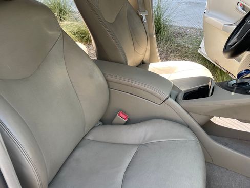 Used 2017 Toyota Prius Three w/ Advanced Technology Package FWD image 13