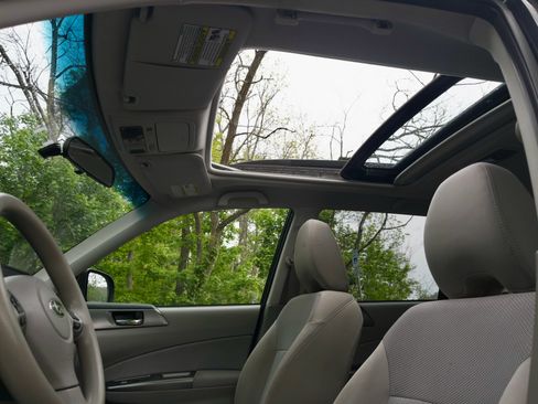 Used 2012 Subaru Forester 2.5X Premium AWD/4WD image 10