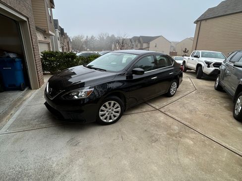 Used 2019 Nissan Sentra S image 4