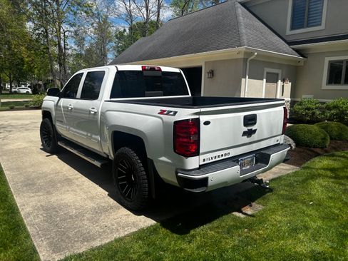 Used 2017 Chevrolet Silverado 1500 LT w/ All Star Edition AWD/4WD image 5