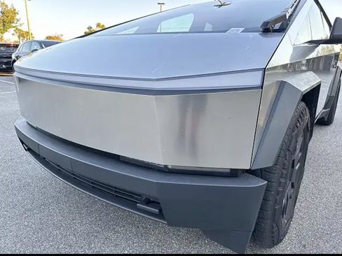 Used 2024 Tesla Cybertruck AWD Crew Cab image 8