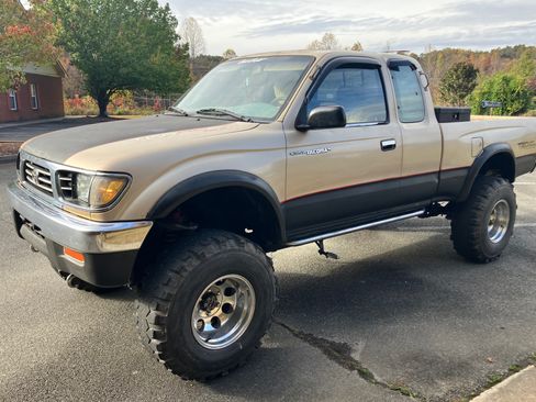 Used 1996 Toyota Tacoma 4x4 Xtracab image 2