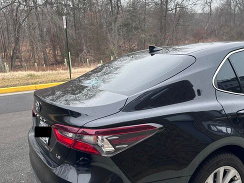 Used 2022 Toyota Camry LE image 9