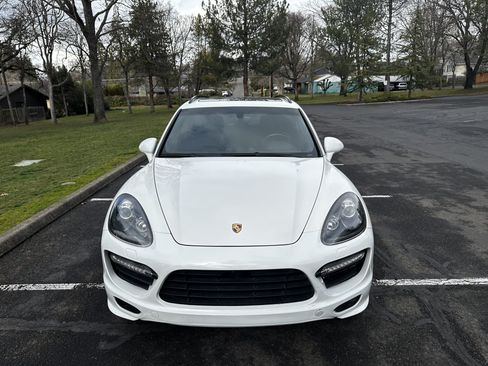 Used 2013 Porsche Cayenne Turbo w/ Sportdesign Pkg w/Side Skirts image 10