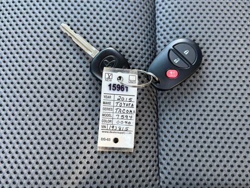Used 2015 Toyota Tacoma 4x4 Double Cab image 25