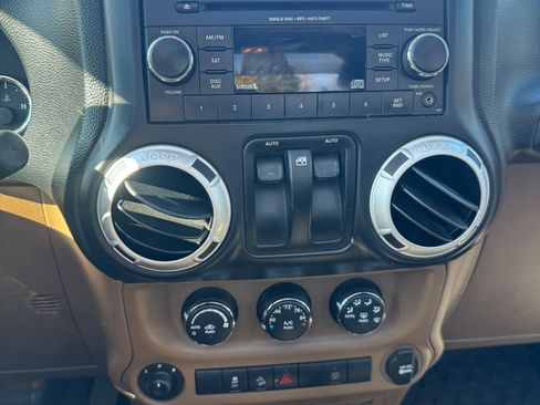 Used 2014 Jeep Wrangler Sahara w/ Connectivity Group image 11