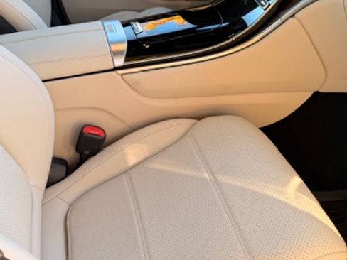 Used 2025 Mercedes-Benz GLC 300 4MATIC image 31