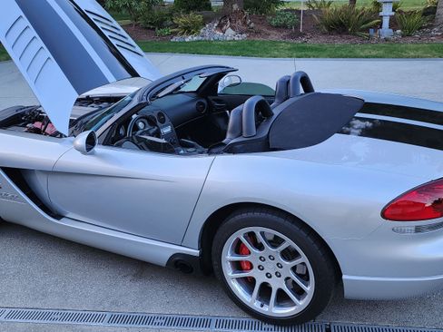 Used 2004 Dodge Viper SRT-10 image 2