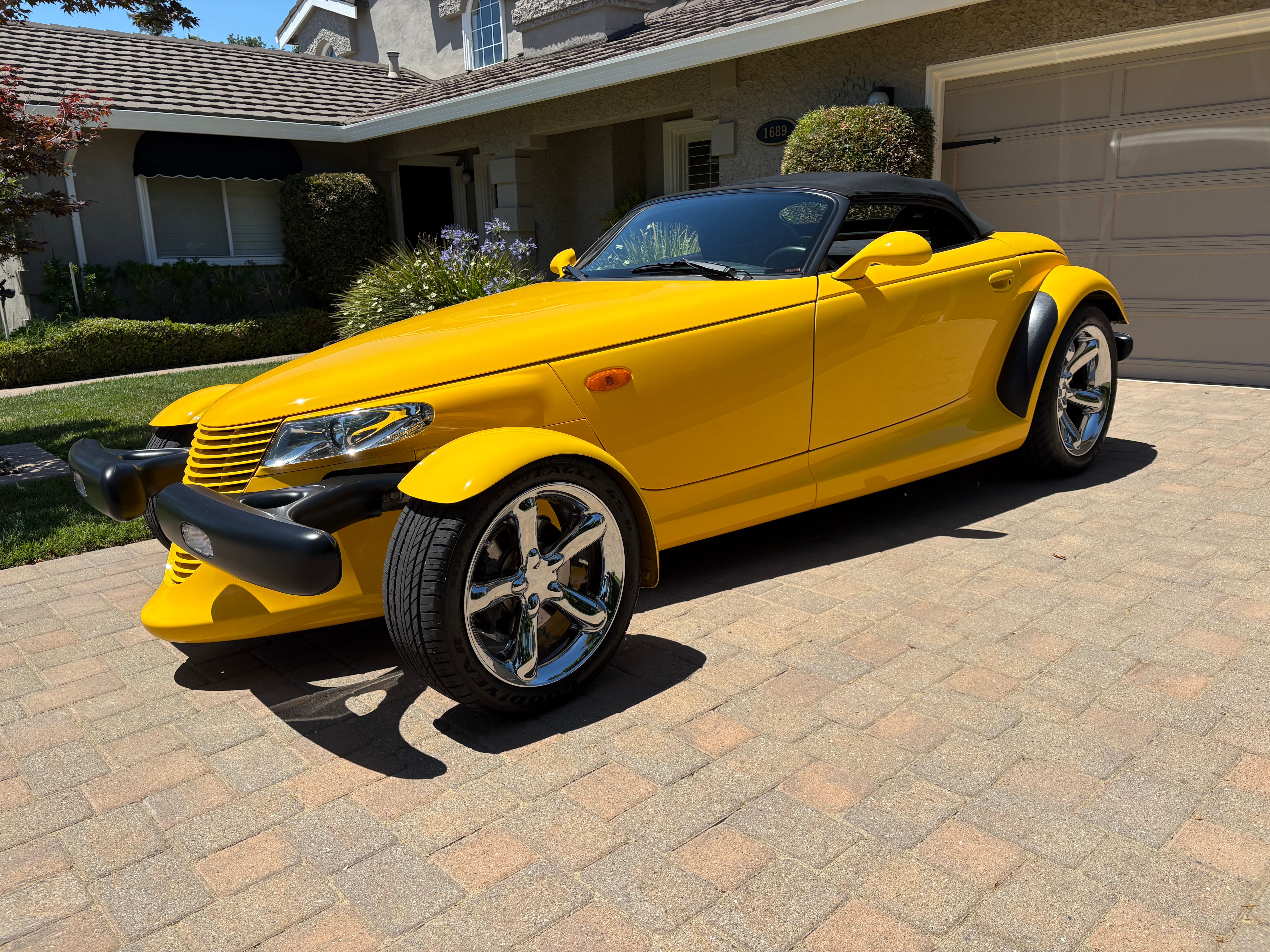 Used 2002 Chrysler Prowler RWD image 2