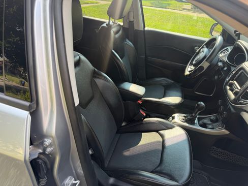 Used 2018 Jeep Compass Latitude w/ Cold Weather Group AWD/4WD image 22