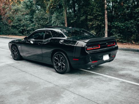Used 2017 Dodge Challenger R/T Scat Pack image 11