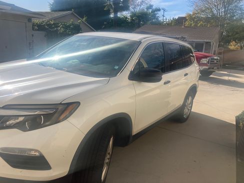 Used 2018 Honda Pilot LX image 2