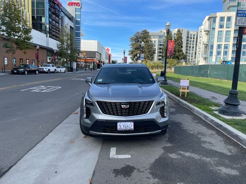 Used 2023 Cadillac XT4 Premium Luxury image 5
