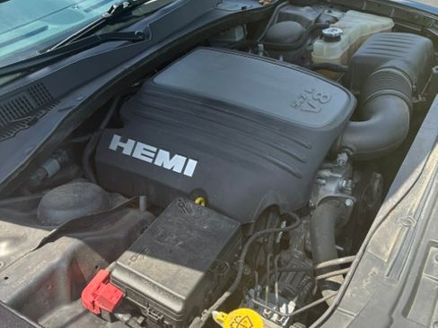 Used 2019 Chrysler 300 C RWD image 12