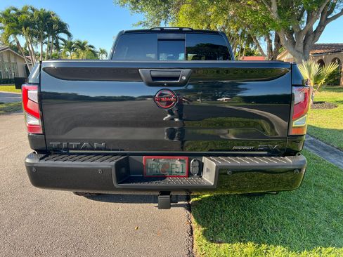 Used 2019 Nissan Titan SV w/ SV Convenience Package image 4