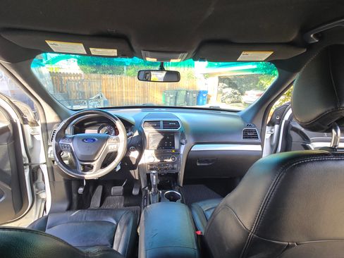 Used 2016 Ford Explorer XLT w/ Equipment Group 202A image 21