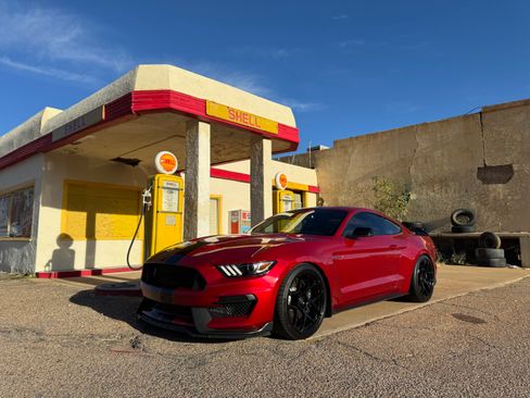 Used 2020 Ford Mustang Shelby GT350 w/ Technology Package RWD image 5