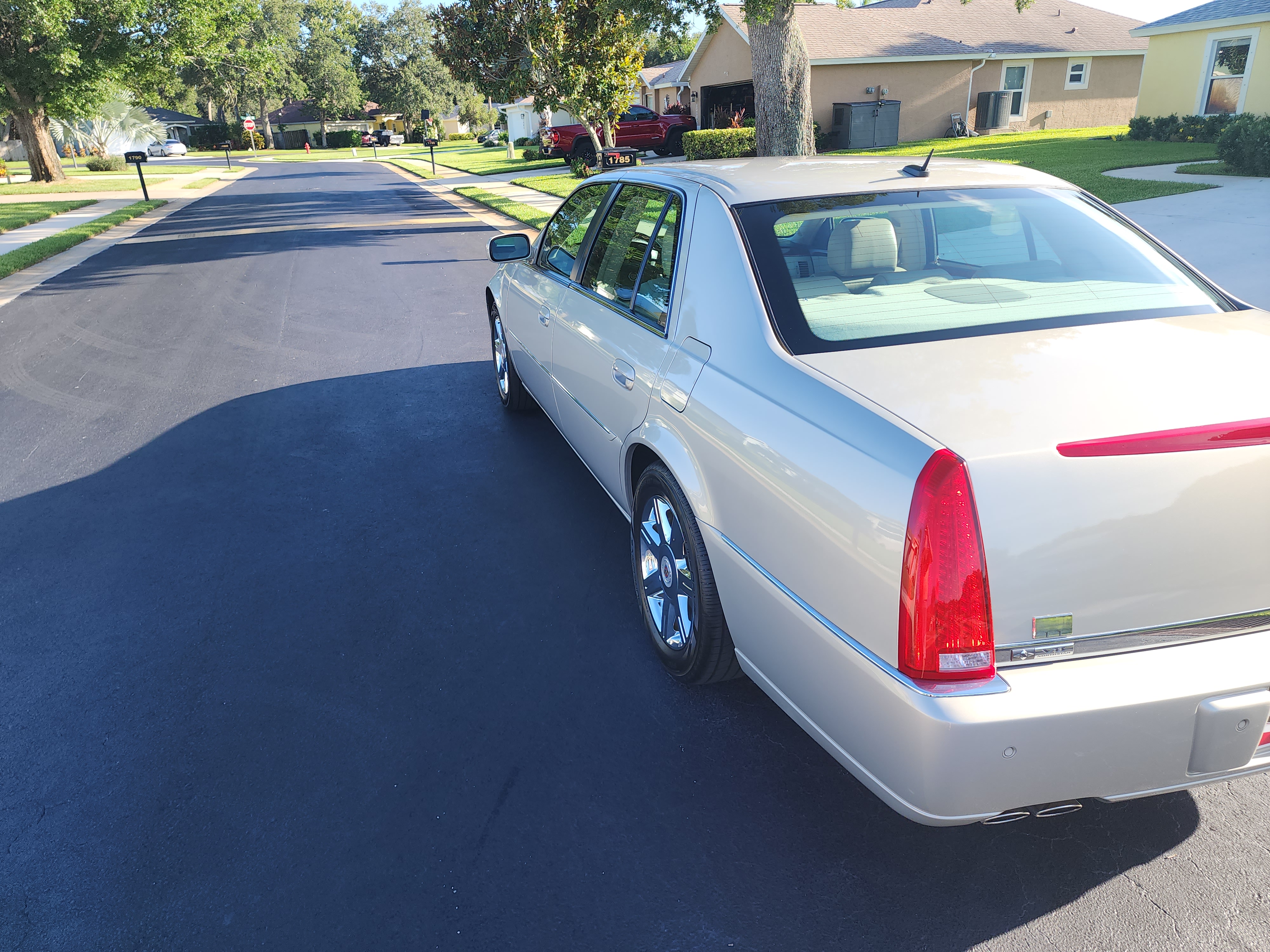 Used 2007 Cadillac DTS Luxury I w/ Trunk Convenience Package FWD image 8