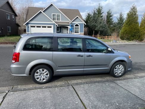 Used 2016 Dodge Grand Caravan image 8