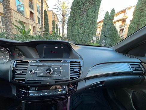 Used 2017 Honda Accord Sport image 25