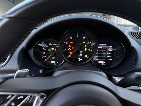 Used 2024 Porsche 718 Boxster image 9