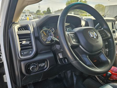 Used 2020 RAM 5500 Tradesman w/ Chrome Appearance Group image 13