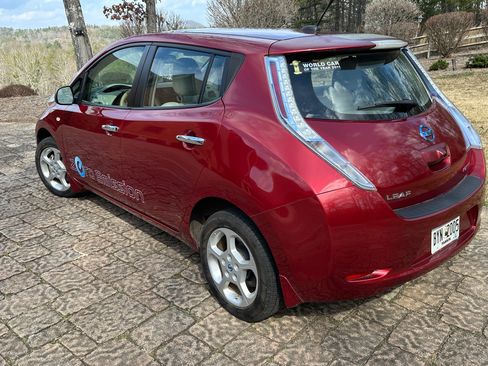 Used 2012 Nissan Leaf SL w/ Eco Design Pkg image 6