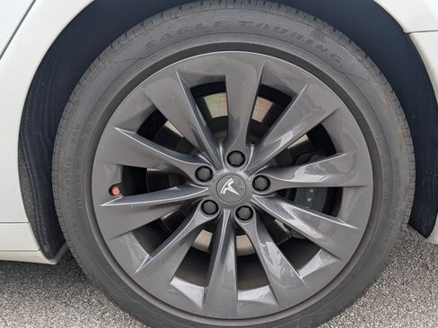 Used 2020 Tesla Model S Long Range Plus image 12