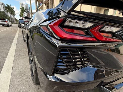 Used 2021 Chevrolet Corvette Stingray Coupe w/ Z51 Performance Package image 14