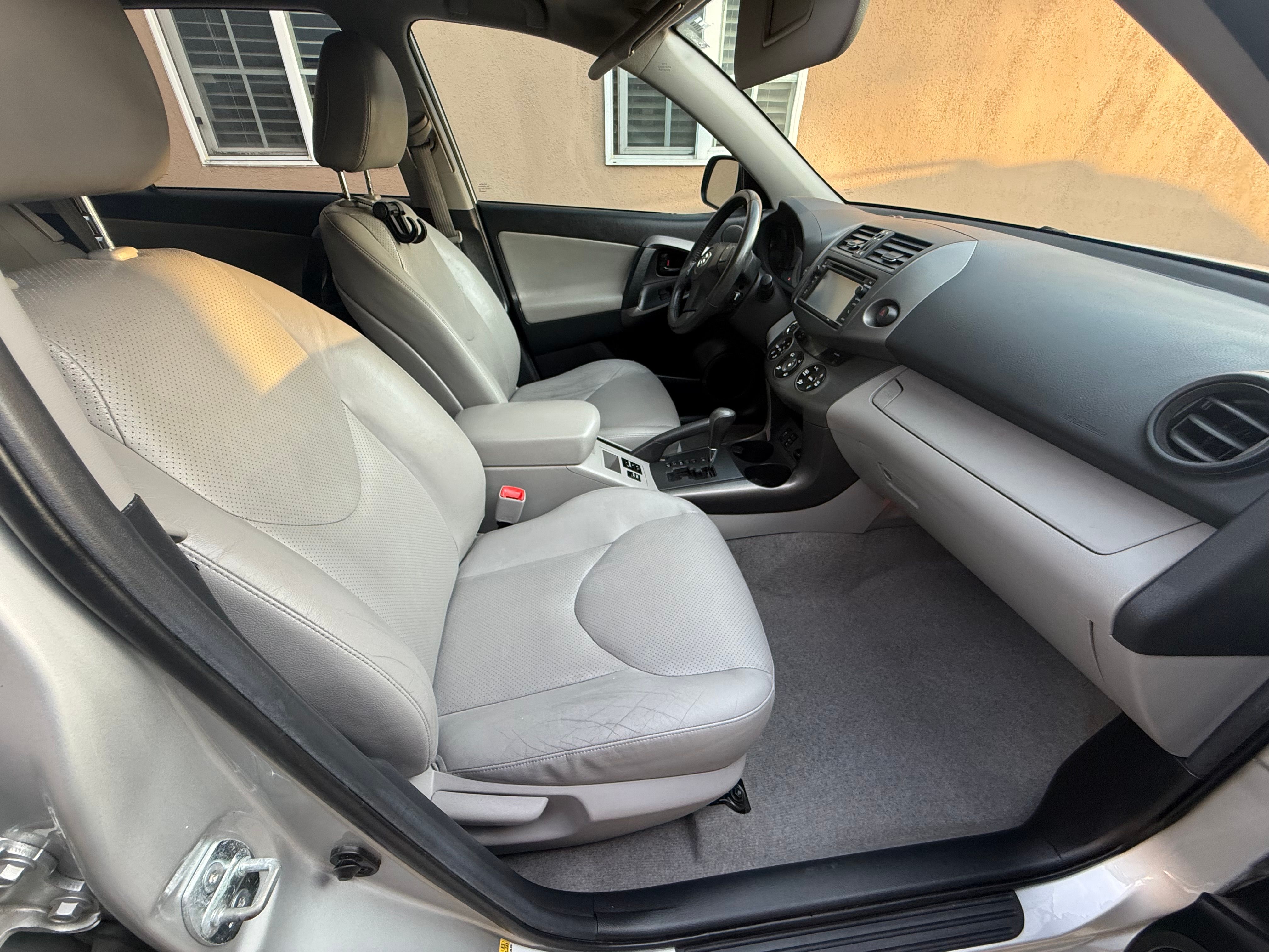 Used 2012 Toyota RAV4 Limited w/ Navigation Value Pkg AWD/4WD image 8