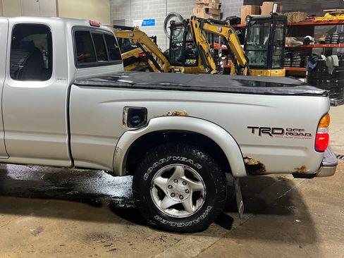 Used 2001 Toyota Tacoma Limited image 6