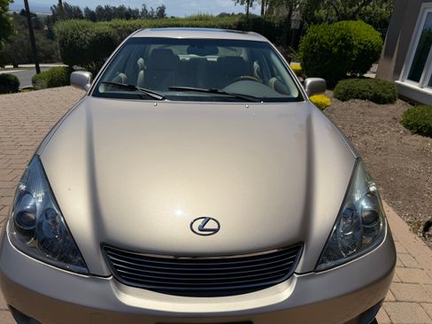 Used 2005 Lexus ES 330 w/ Preferred Accessory Pkg FWD image 2