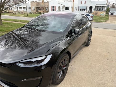 Used 2023 Tesla Model X Plaid image 2