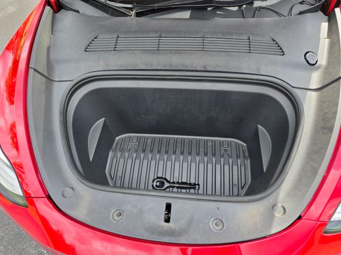 Used 2023 Tesla Model Y AWD image 14