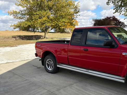 Used 2001 MAZDA B-Series Pickup 4x4 Cab Plus B3000 image 2