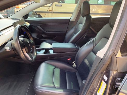 Used 2018 Tesla Model 3 Long Range RWD image 9
