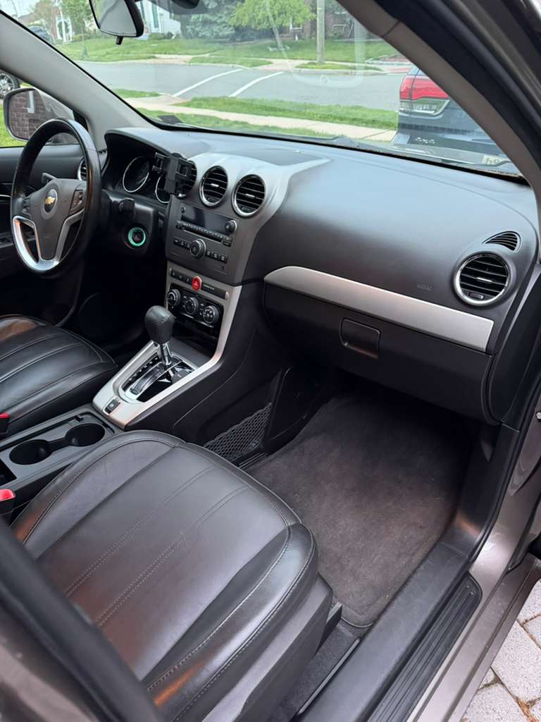 Used 2012 Chevrolet Captiva Sport LT w/ Convenience Package FWD image 2