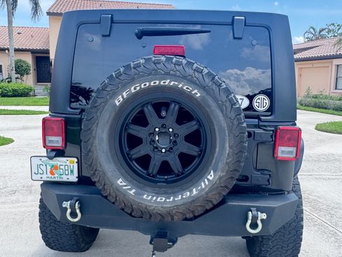 Used 2017 Jeep Wrangler Unlimited Rubicon AWD/4WD image 2