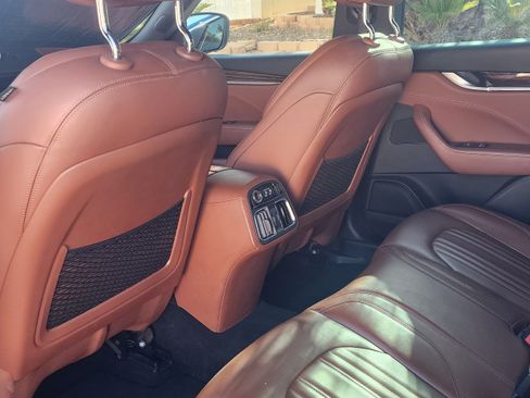 Used 2017 Maserati Levante image 6