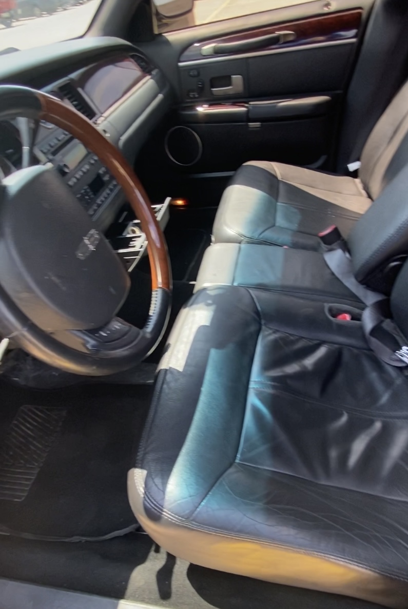 Used 2011 Lincoln Town Car Signature Limited RWD image 16