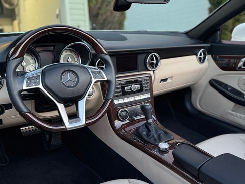 Used 2013 Mercedes-Benz SLK 250 image 4