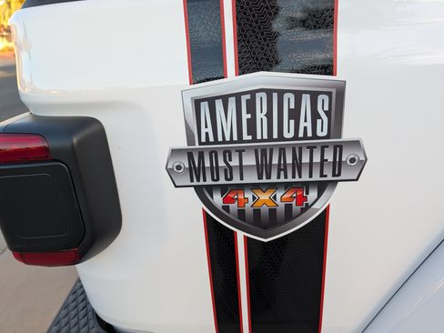 Used 2025 Jeep Gladiator Mojave w/ Convenience Group image 13